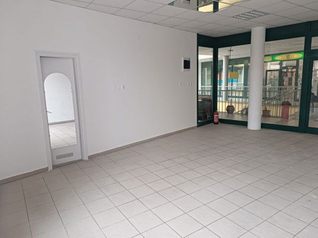 Kiadó üzlethelyiség, Ajkán 100 E Ft / hó / költözzbe.hu