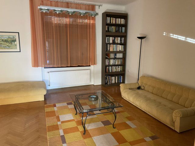 Kiadó téglalakás, albérlet, Pécsett, Sándor utcában, 3 szobás