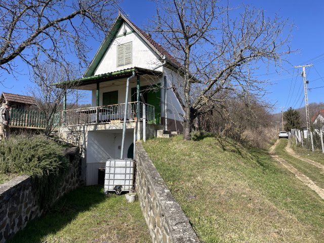 Eladó családi ház, Szekszárdon 9.5 M Ft, 2 szobás