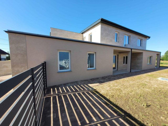 Eladó családi ház, Vámosszabadin 155 M Ft, 7 szobás