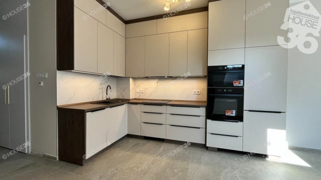 Eladó téglalakás, Kecskeméten 100 M Ft, 2 szobás