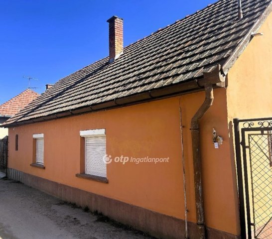Eladó családi ház, Nagykőrösön 19.9 M Ft, 2 szobás