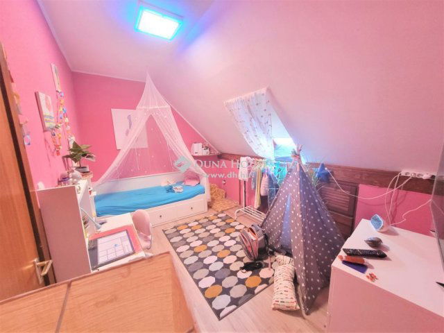 Eladó családi ház, Szigetszentmiklóson 149 M Ft, 5 szobás