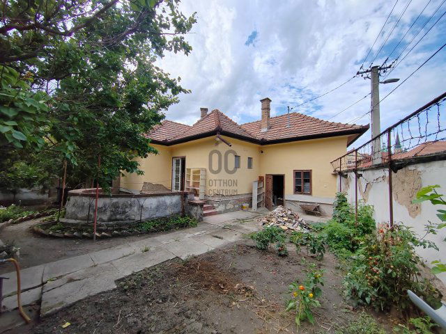 Eladó családi ház, Cegléden 52.5 M Ft, 2 szobás
