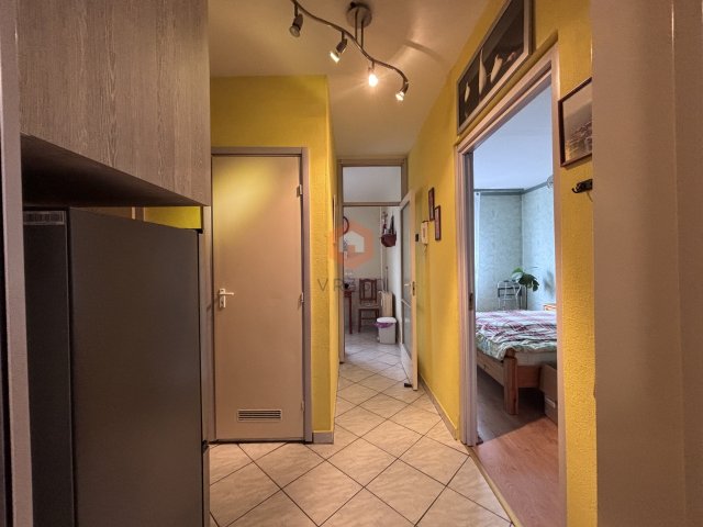 Eladó panellakás, Pécsett 48 M Ft, 2+1 szobás