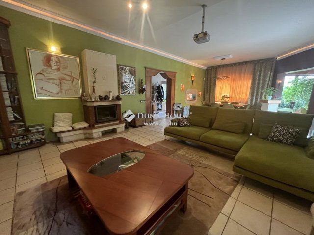 Eladó családi ház, Szadán 195 M Ft, 5 szobás