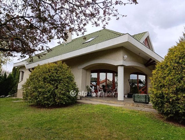 Eladó családi ház, Érden 228.2 M Ft, 7 szobás