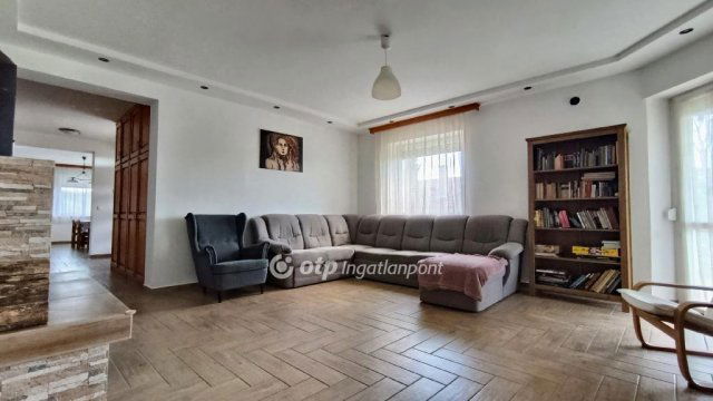 Eladó családi ház, Ercsiben 99 M Ft, 2+4 szobás