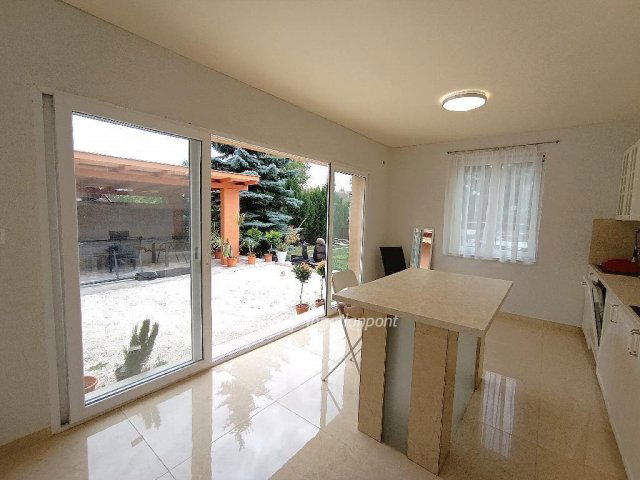 Eladó családi ház, Érden 249.9 M Ft, 10 szobás