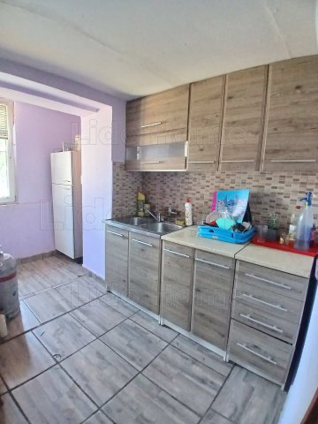 Eladó családi ház, Bakonyszentlászlón 22 M Ft, 2 szobás
