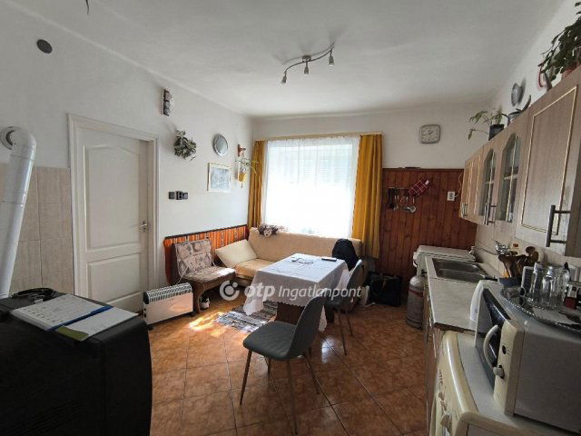 Eladó családi ház, Kazáron 19.9 M Ft, 3 szobás