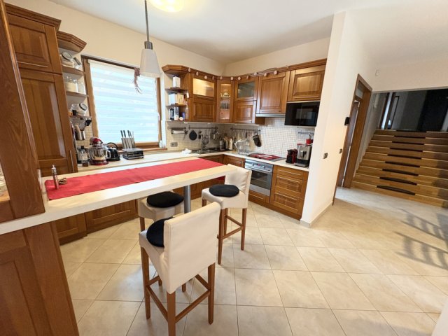 Eladó családi ház, Pákozdon 162 M Ft, 5+1 szobás