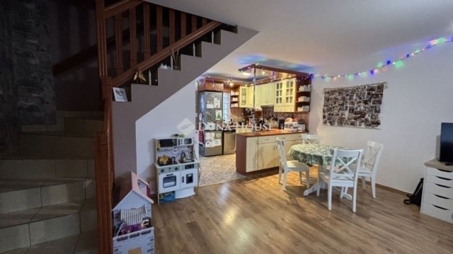 Eladó ikerház, Üllőn 85 M Ft, 3 szobás / költözzbe.hu