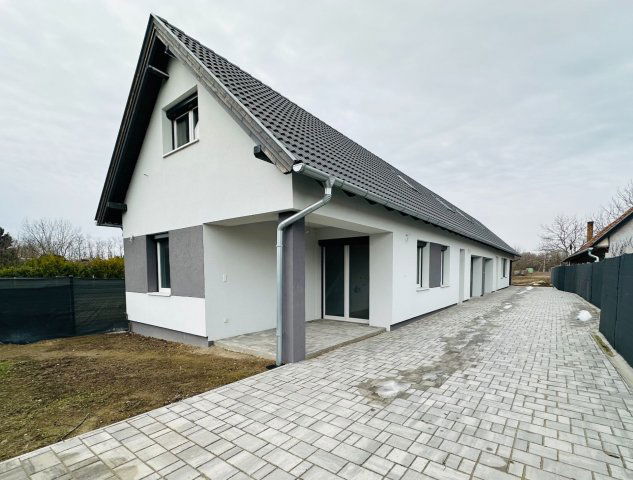 Eladó ikerház, Ráckevén 76 M Ft, 4 szobás