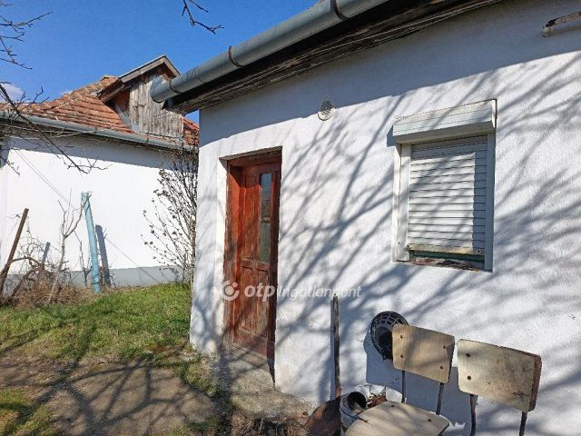 Eladó családi ház, Mikepércsen 24 M Ft, 2 szobás