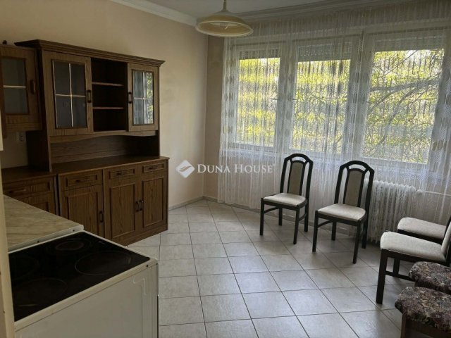 Eladó panellakás, Püspökladányban 41 M Ft, 2 szobás