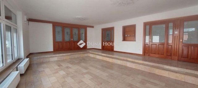 Eladó családi ház, Makón 79.99 M Ft, 4 szobás