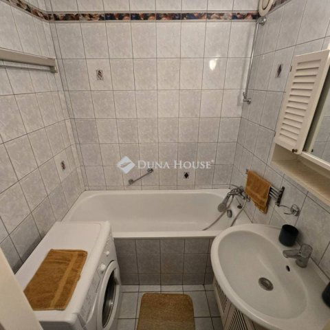 Kiadó panellakás, albérlet, Kecskeméten 180 E Ft / hó, 2 szobás