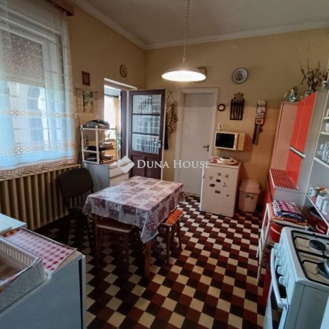 Eladó családi ház, Kecskeméten 62 M Ft, 3 szobás