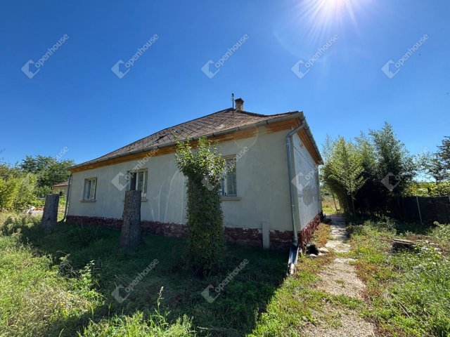 Eladó családi ház, Győrött 68 M Ft, 5 szobás