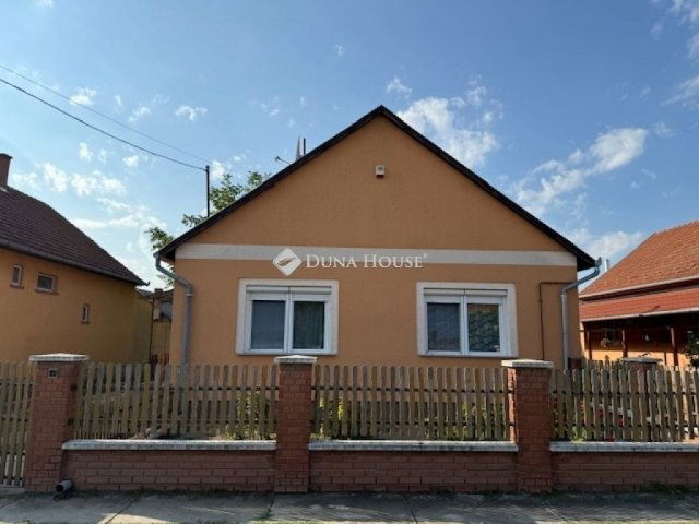 Eladó családi ház, Nagykőrösön 63 M Ft, 2 szobás