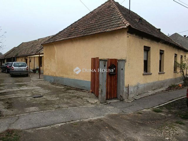 Eladó családi ház, Takácsin 18 M Ft, 3 szobás