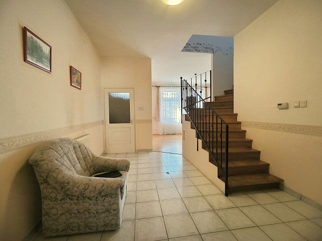 Eladó ikerház, Szegeden 89.9 M Ft, 4 szobás