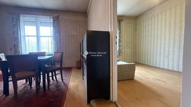 Eladó téglalakás, Szombathelyen, Savaria téren 50.7 M Ft