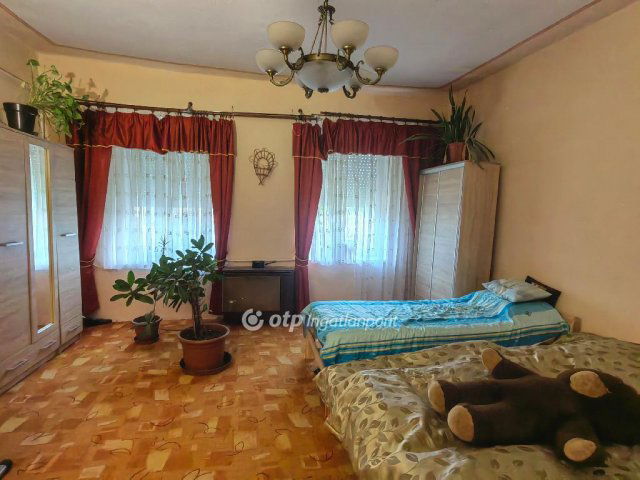 Eladó családi ház, Karcagon 23 M Ft, 2 szobás