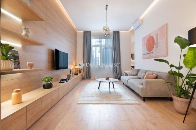 Eladó téglalakás, Budapesten, VII. kerületben 117 M Ft, 2 szobás