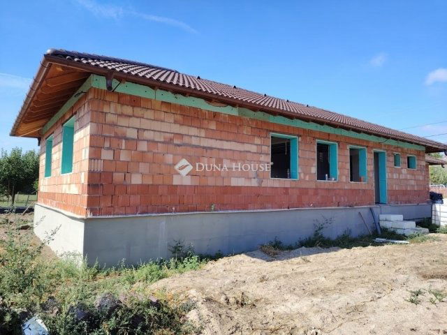 Eladó ikerház, Szigetszentmártonban 78 M Ft, 4 szobás