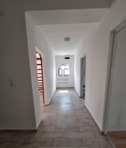 Eladó családi ház, Újszászon 30 M Ft, 4 szobás