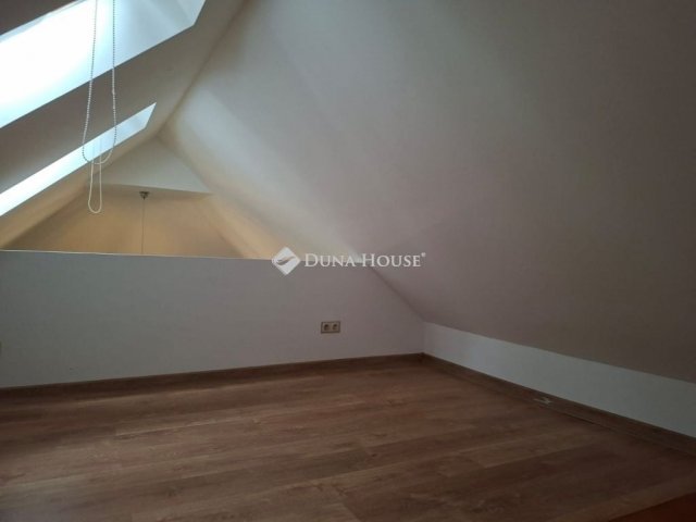Eladó családi ház, Kulcson 31.7 M Ft, 1 szobás