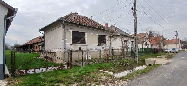 Eladó családi ház, Zalalövőn 15 M Ft, 3 szobás