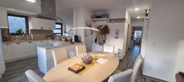 Eladó téglalakás, Ürömön 124.9 M Ft, 5 szobás