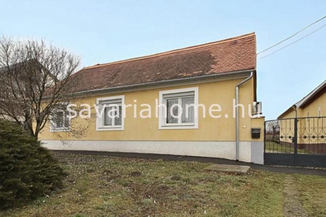 Eladó családi ház, Nardán 68.9 M Ft, 3 szobás