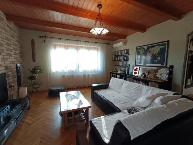 Eladó téglalakás, Kecskeméten 90 M Ft, 3 szobás