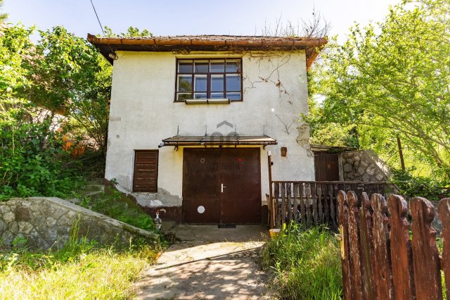 Eladó családi ház, Szekszárdon 8.4 M Ft, 2 szobás