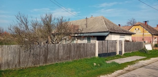 Eladó családi ház, Berhidán 25 M Ft, 2 szobás
