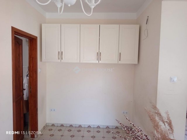 Eladó családi ház, Vecsésen 165 M Ft, 11 szobás