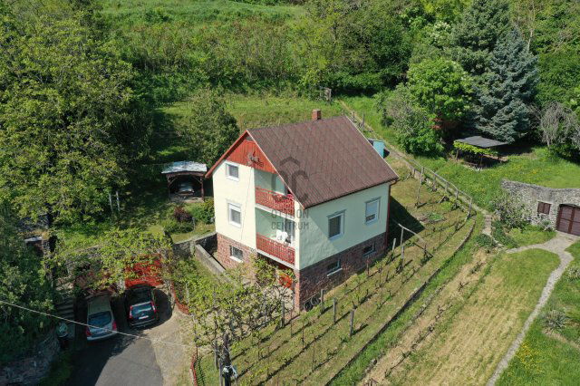 Eladó családi ház, Badacsonytomajon 134.9 M Ft, 5 szobás