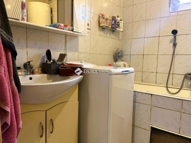 Eladó családi ház, Bugyin 49.9 M Ft, 3 szobás