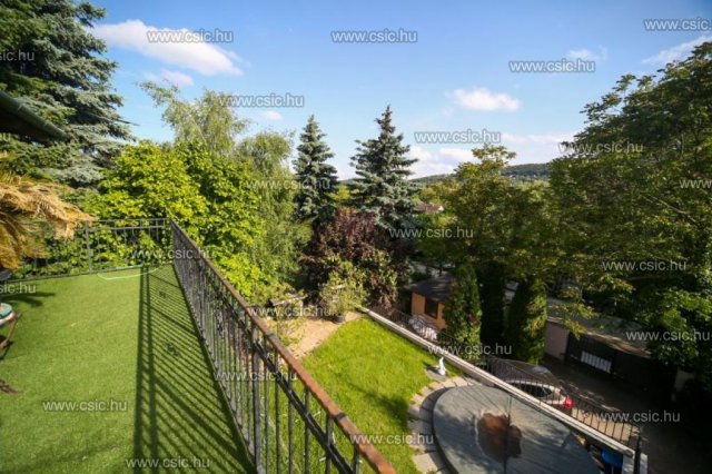 Eladó családi ház, Solymáron 169.9 M Ft, 6 szobás