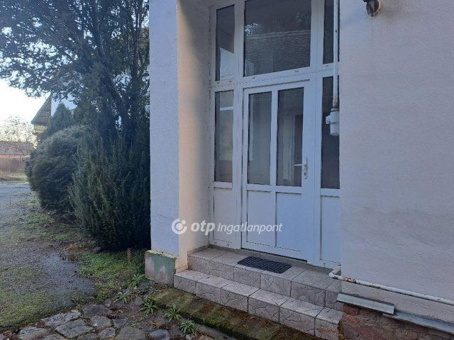 Eladó családi ház, Makón 49 M Ft, 9 szobás