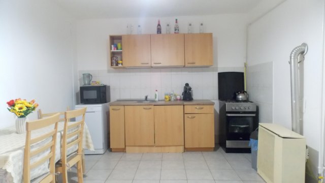 Eladó családi ház, Kiskunfélegyházán 20 M Ft, 2 szobás