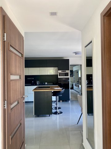 Eladó családi ház, Budaörsön 159.9 M Ft, 4 szobás