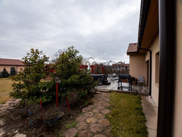 Eladó családi ház, Kecskeméten 200 M Ft, 4 szobás