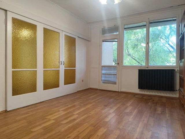 Eladó panellakás, Keszthelyen 37.9 M Ft, 2 szobás