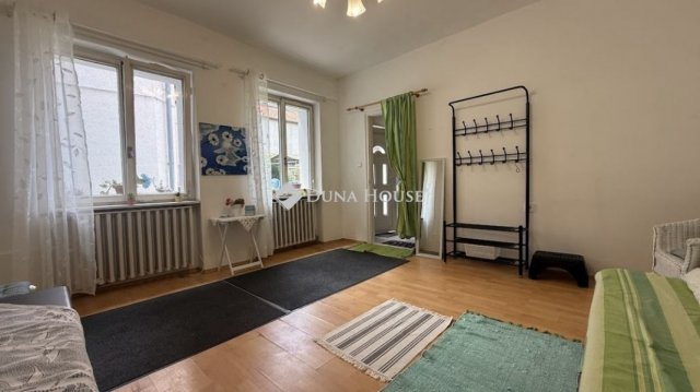 Eladó családi ház, Szombathelyen 24.5 M Ft, 1 szobás