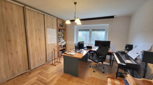 Eladó családi ház, Budapesten, III. kerületben 169 M Ft